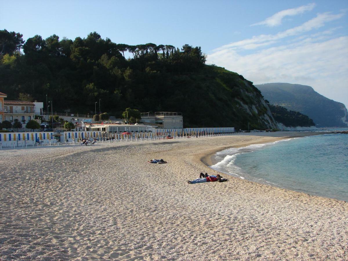 La Casina Delle Fate Hotell Numana Exteriör bild